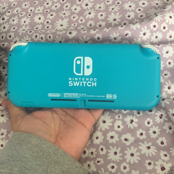 Nintendo switch, Nintendo case , two games - Picture 2 of 5